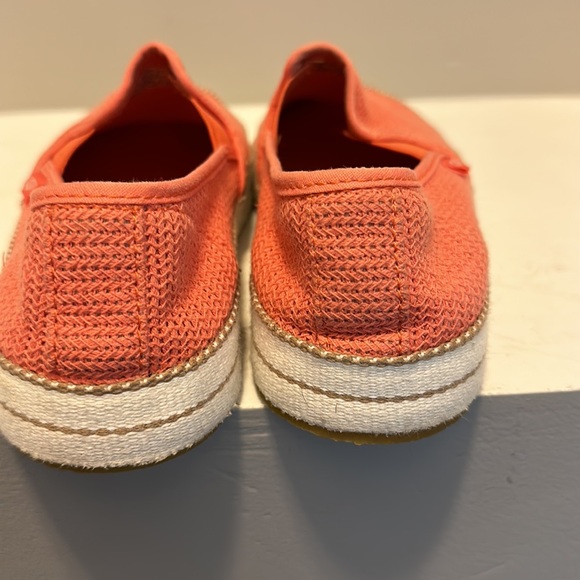 Coral UGG slip on shoes - Picture 3 of 4